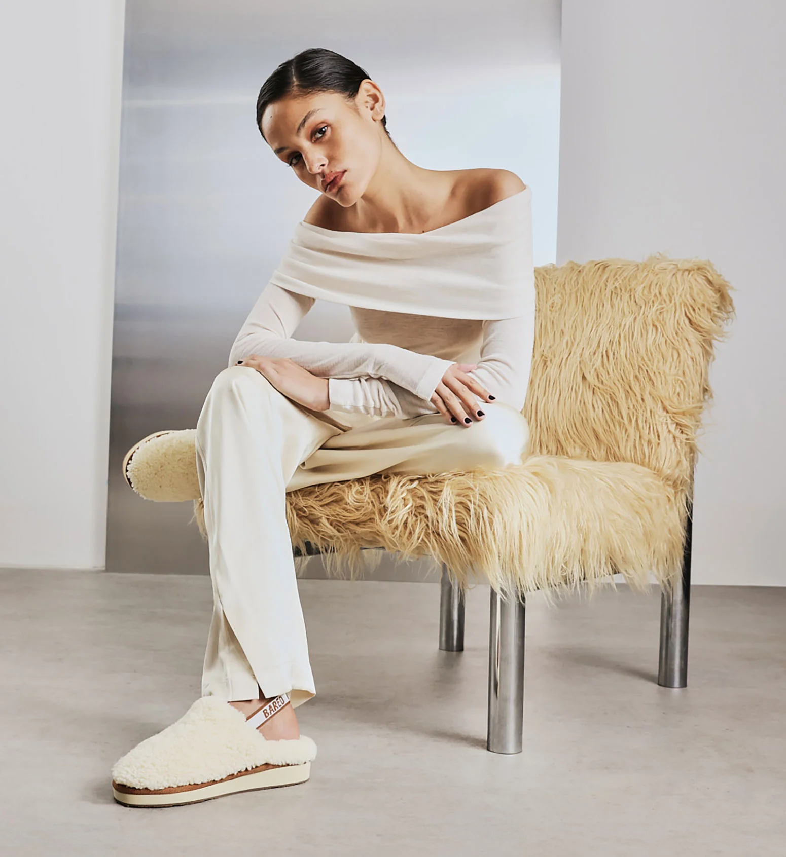 Snuggling Oatmilk Sheepskin Slippers