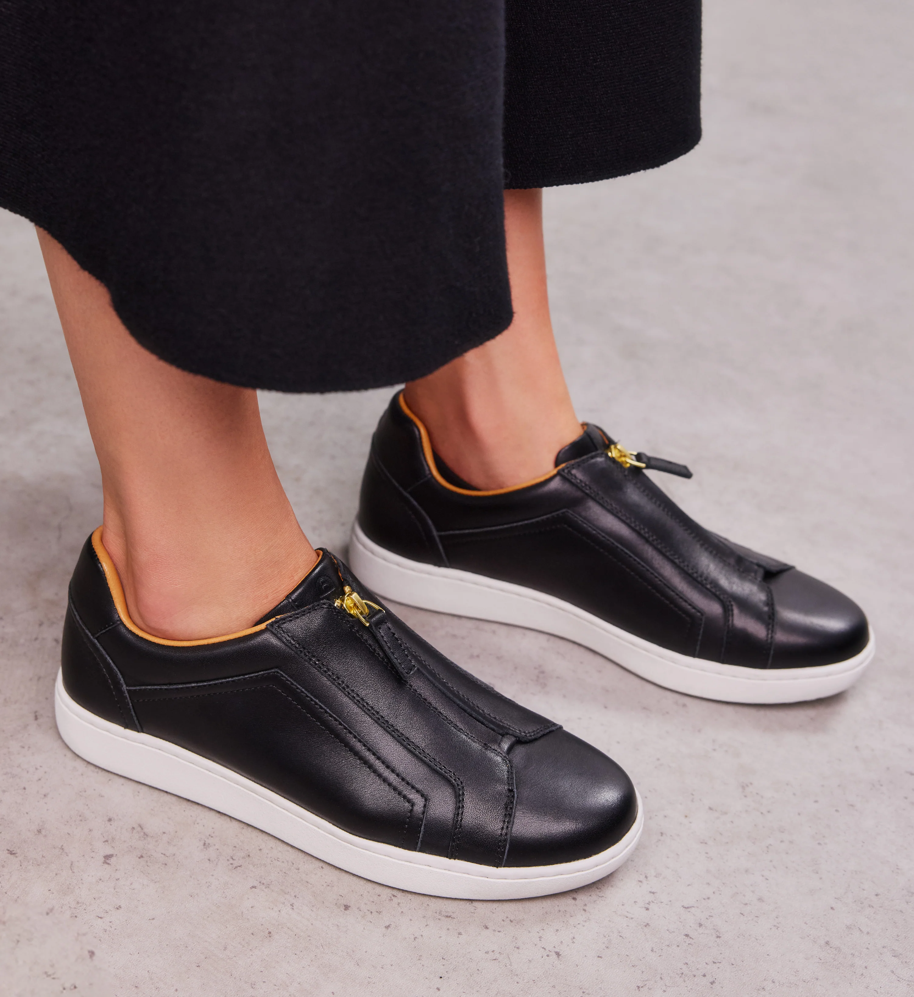 Troupial Black Leather Sneakers