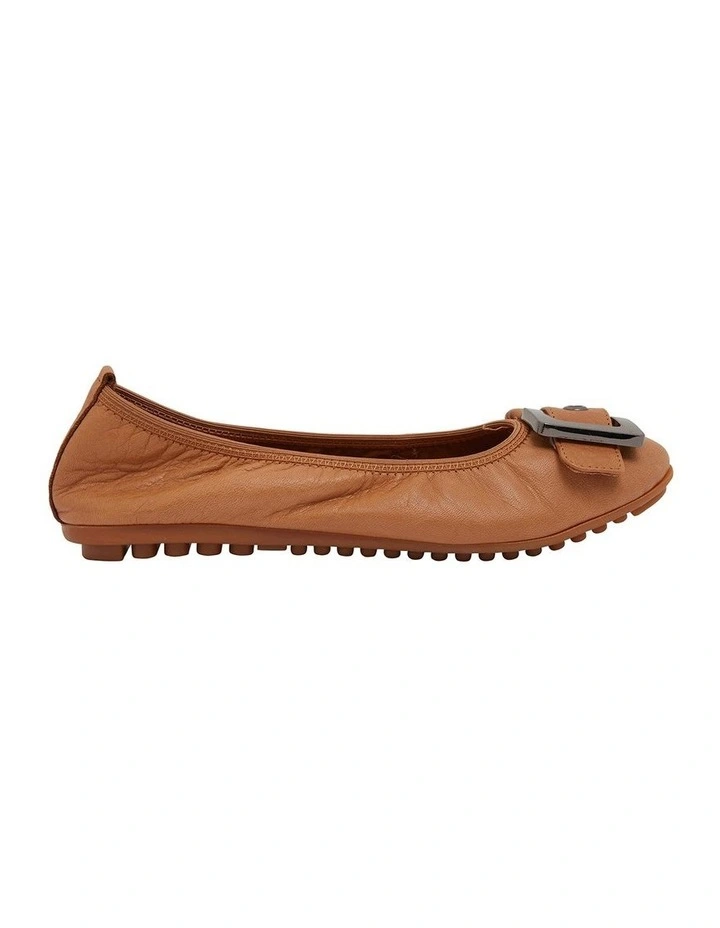 Pentagon Flat Shoes in Tan Leather