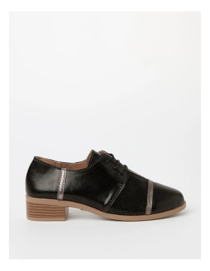 Muse Flat Shoes in Black Leather