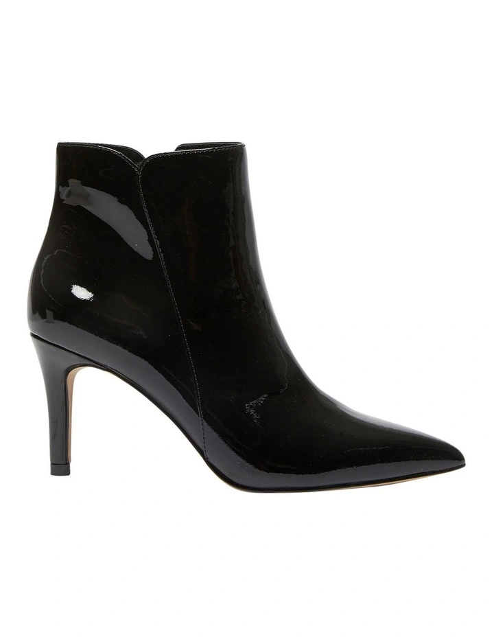 Ursula Leather Boots in Black