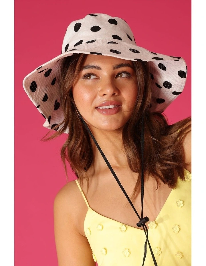 Amelie Bucket Hat in White/Black