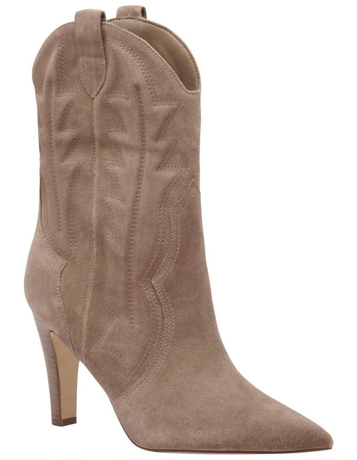 Alama Boots in Taupe