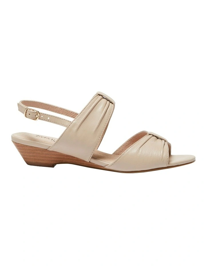 Vicky Sandals in Beige