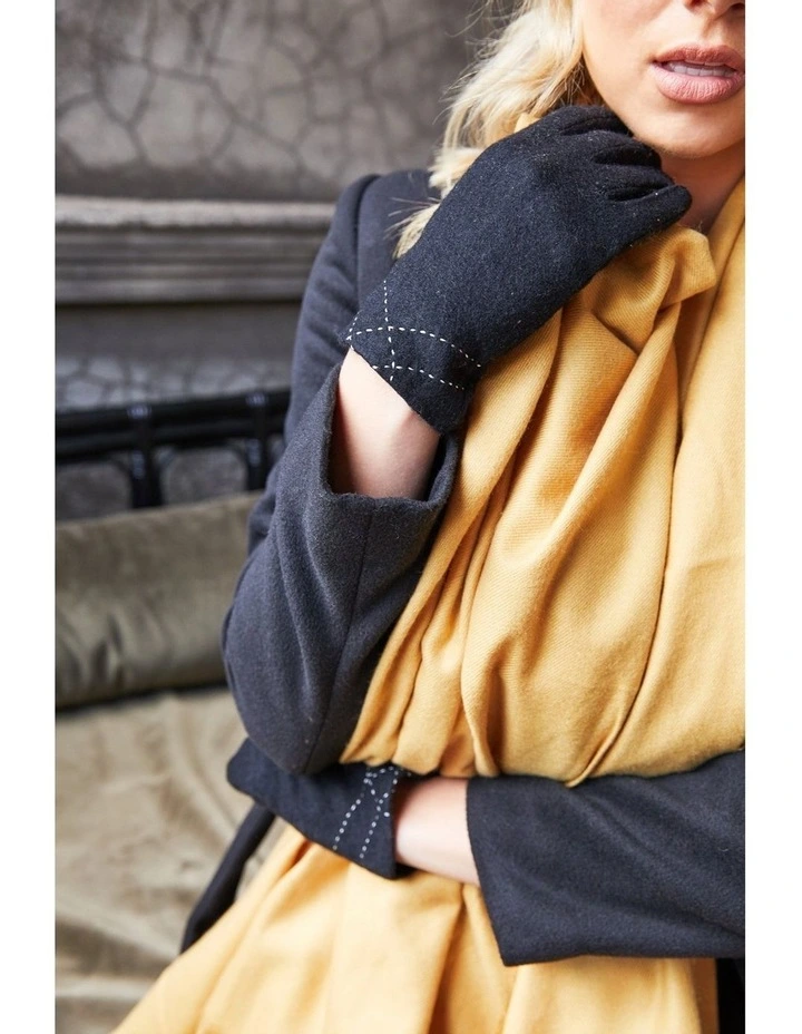 Karina Gloves in Black
