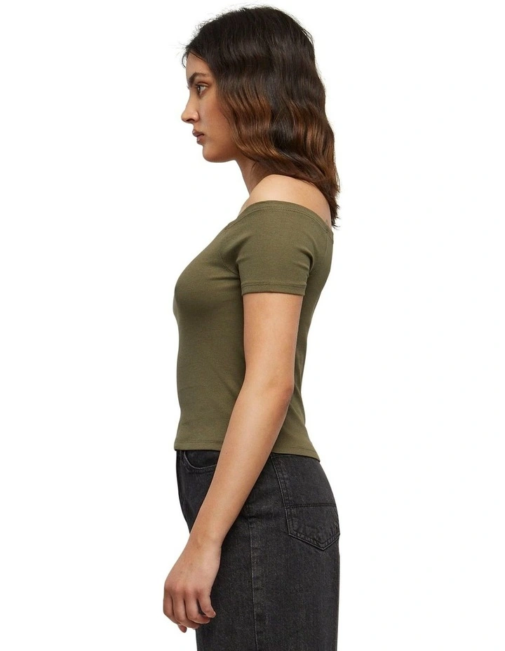 Off Shoulder Rib Tee in Olive