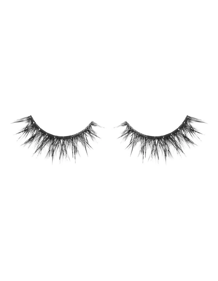 Look Real Faux Dramatic Lashes