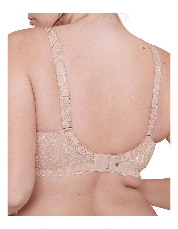 Caresse 3D Plunge Contour Bra in Beige