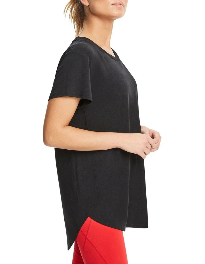 Long Line High Low Tee in Black