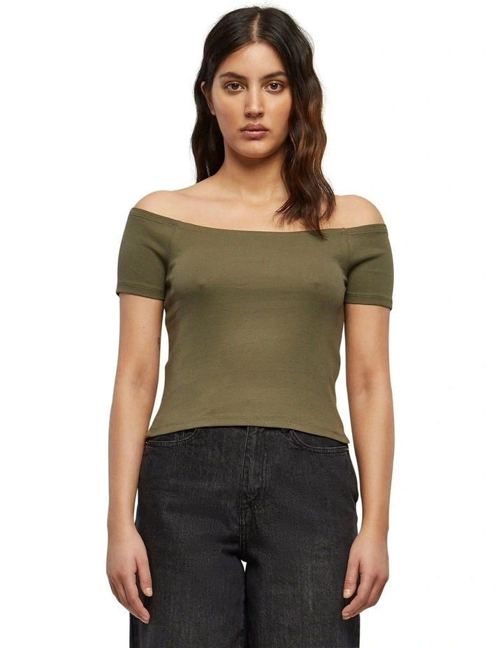 Off Shoulder Rib Tee in Olive