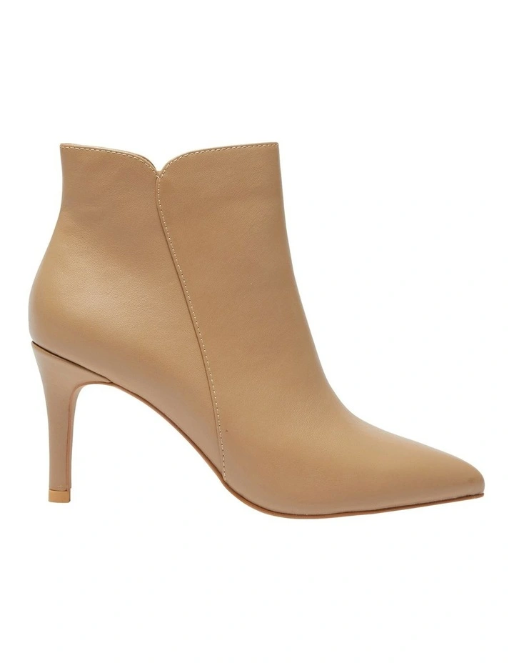 Ursula Leather Boots in Brown