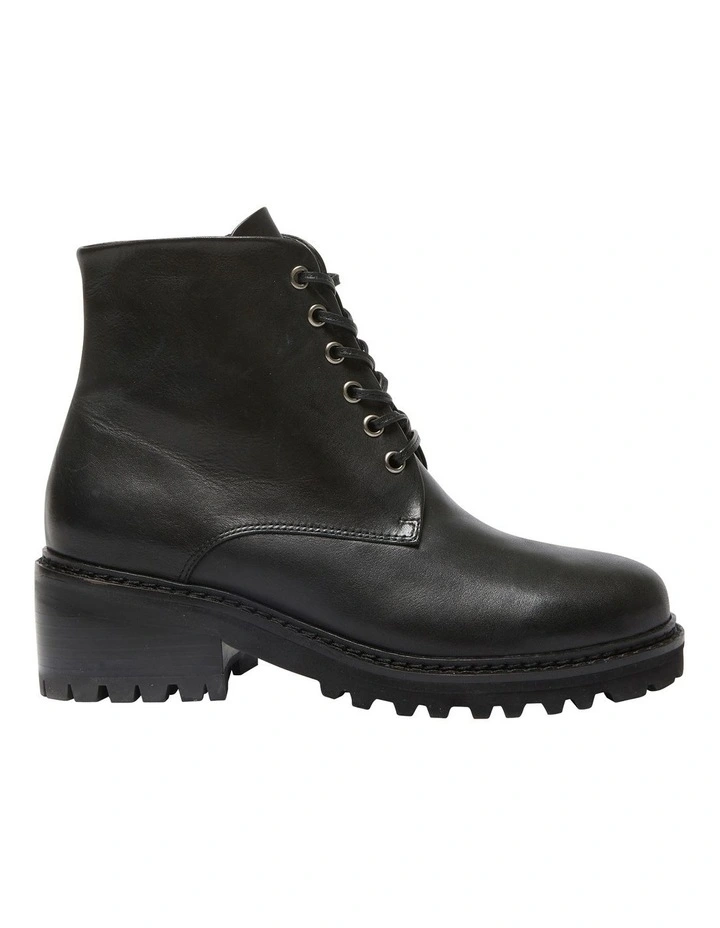 Tasman Boots in Black Leather