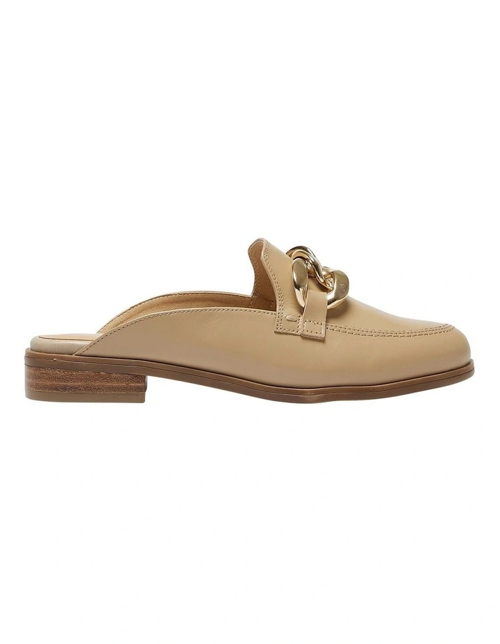 Pivot Flat Leather Shoes in Nude