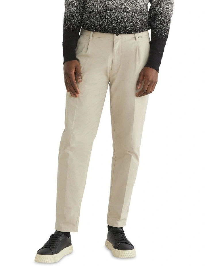 Modern Twill Tapered Pleat Pant in Beige