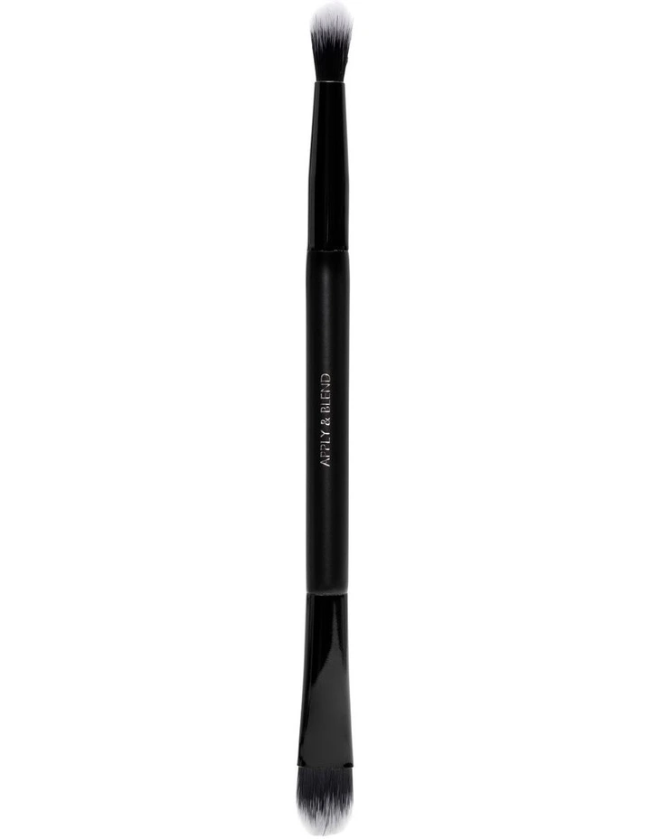Apply and Blend Eyeshadow Brush