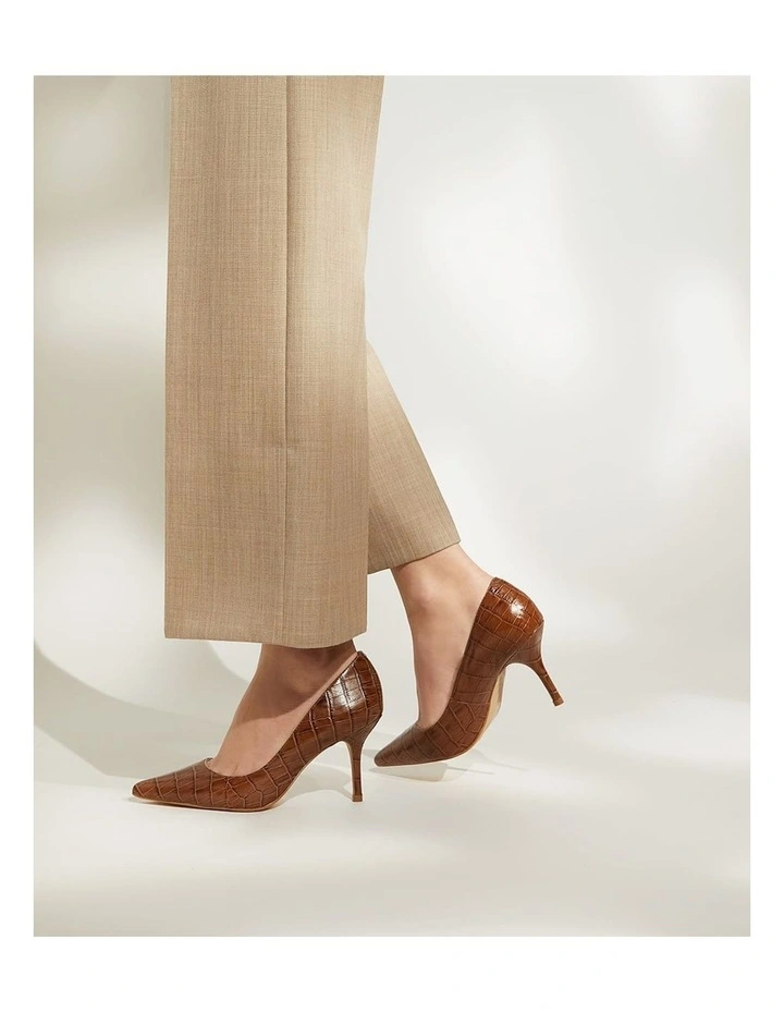 Bold Pump in Tan