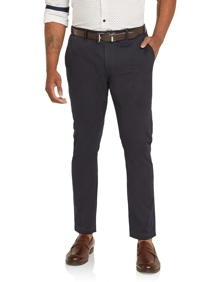 Chester Relaxed Tapered Chino Pant in Navy