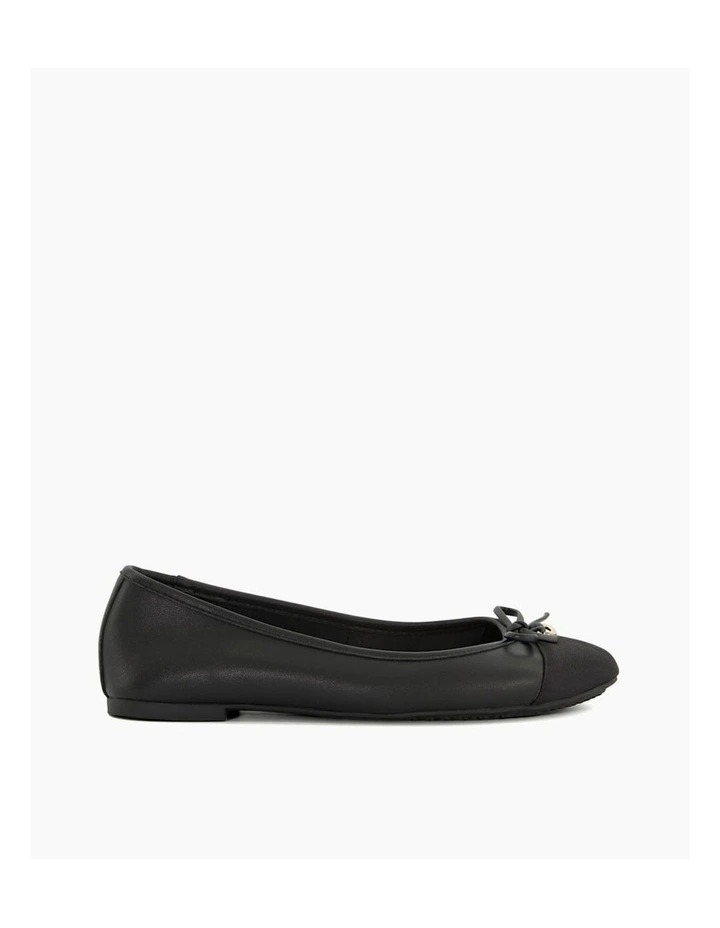 Hallo Ballet Flats in Black