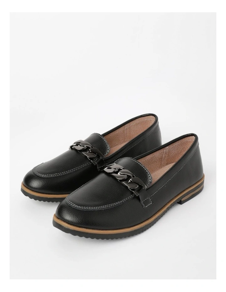 Knightly Flat Shoes in Black Leather
