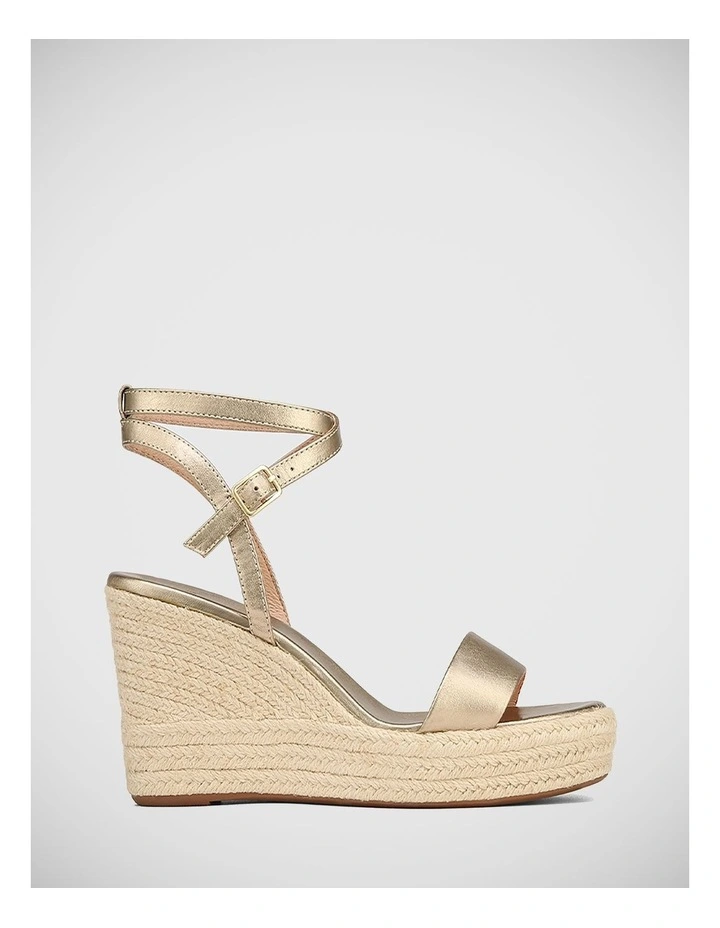 Veorra Leather Sandal in Champagne
