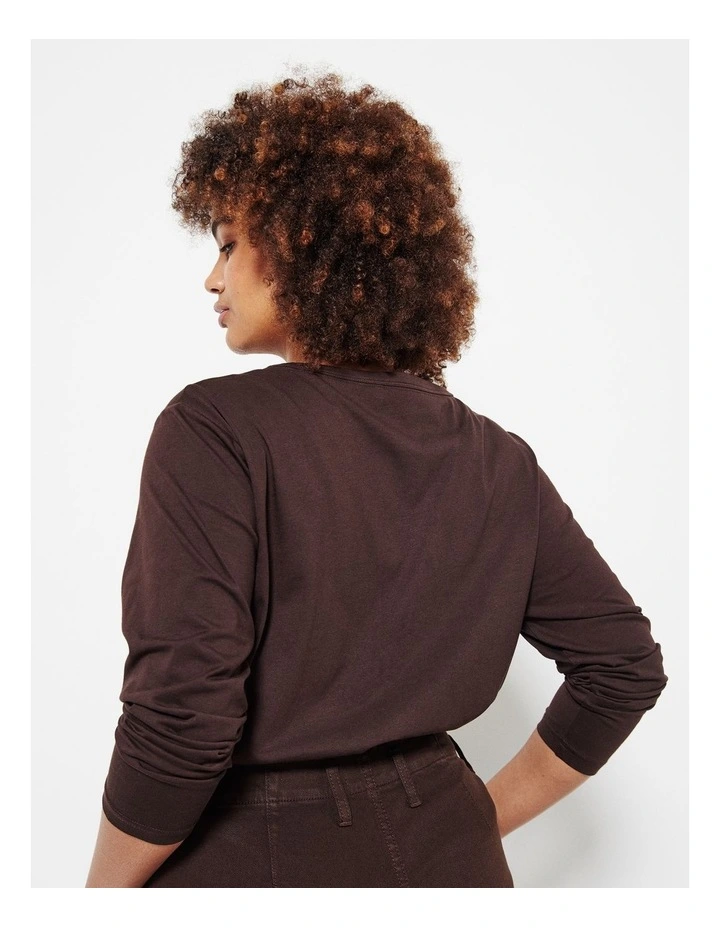 The Long Sleeve T-shirt in Raisin