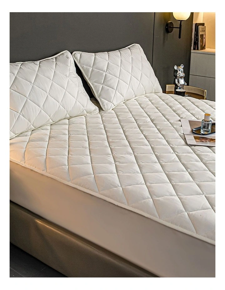Mattress Cover Bed Protector with Pillow Covers 153cm in White
