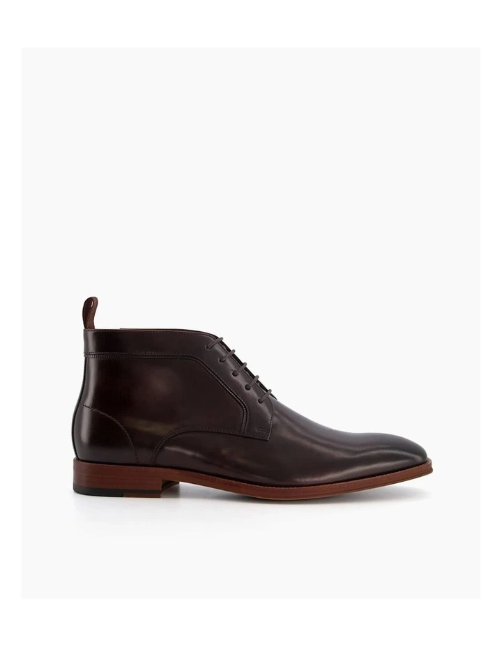 Mall Boots in Brown