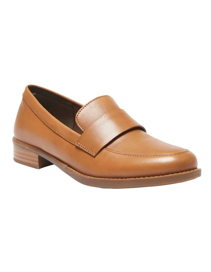 Infinity Flat Shoes in Tan Leather