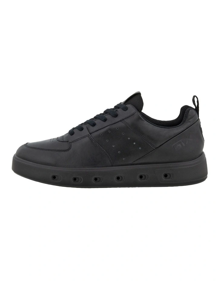 Street 720 Sneaker in Black