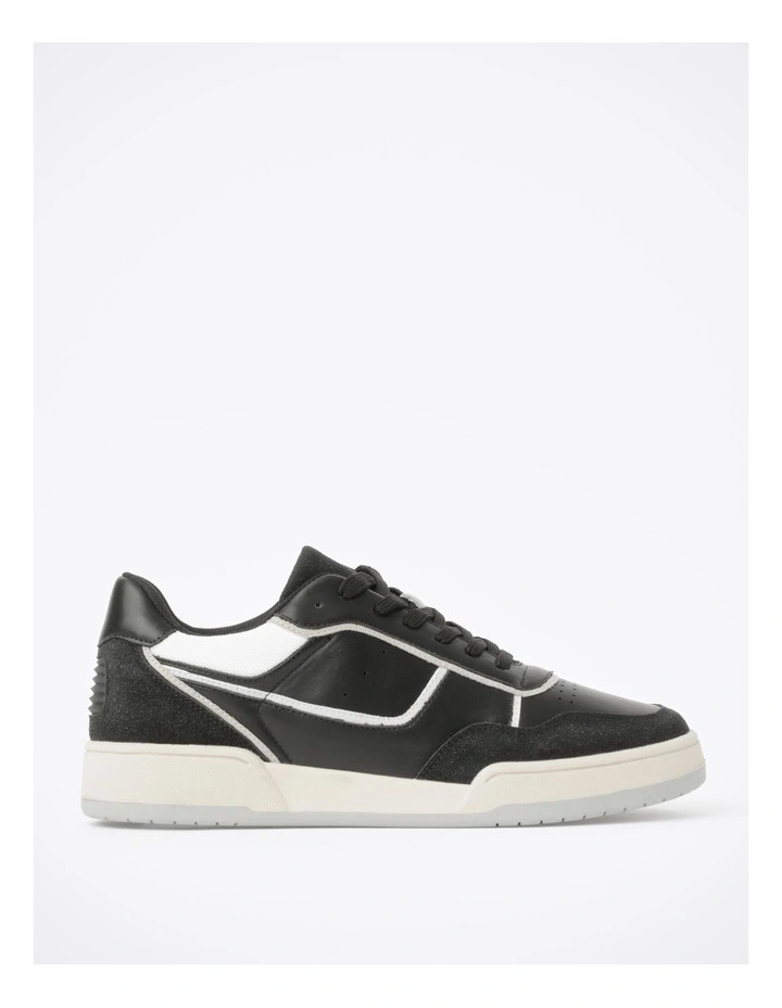 Maxim Sneaker in Black