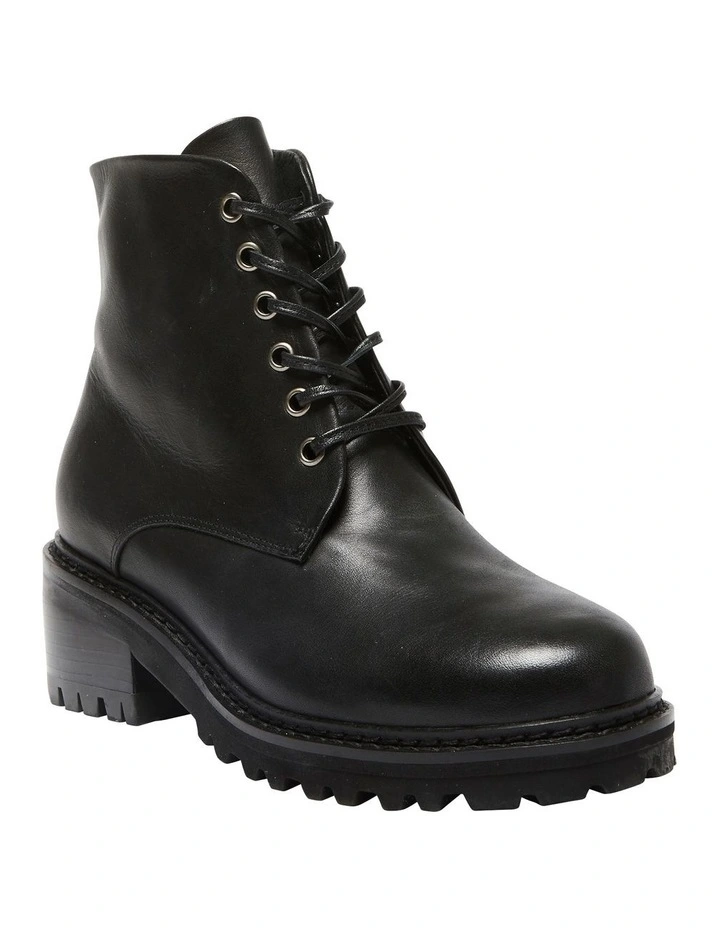 Tasman Boots in Black Leather
