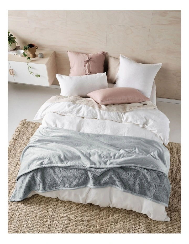 Sena Blanket In Silver