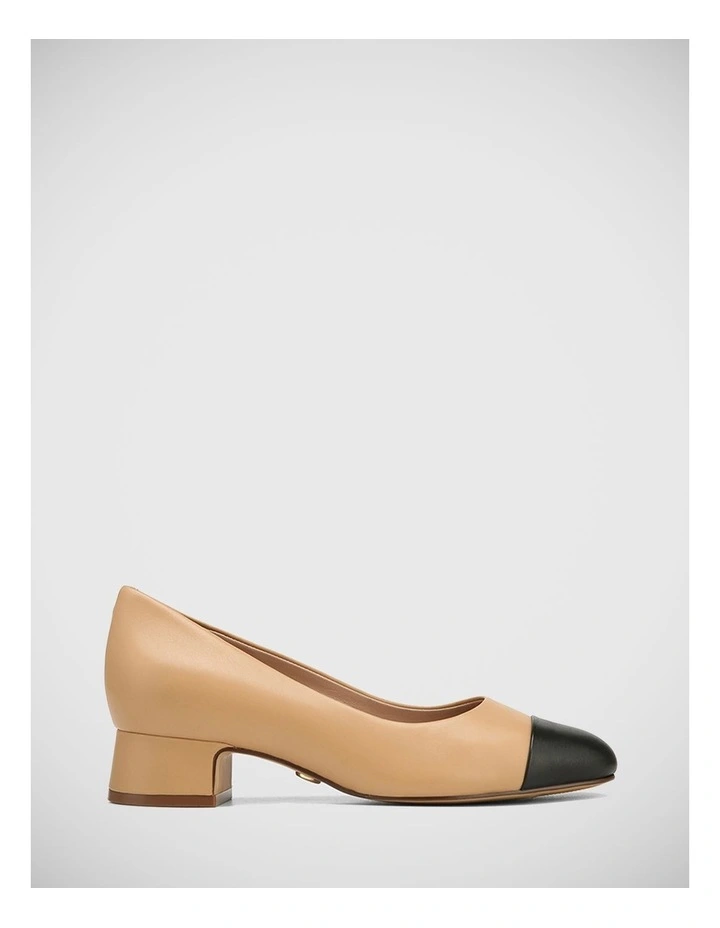 Edithe Leather Pump in Beige/Black