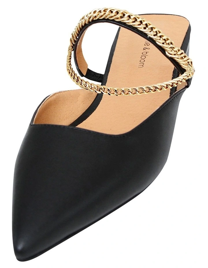 On The Go Leather Chain Flat
