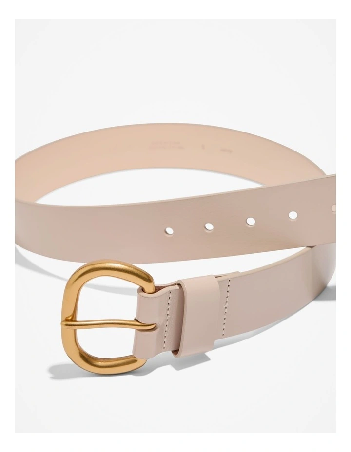 Solid Buckle Belt in Oat Milk