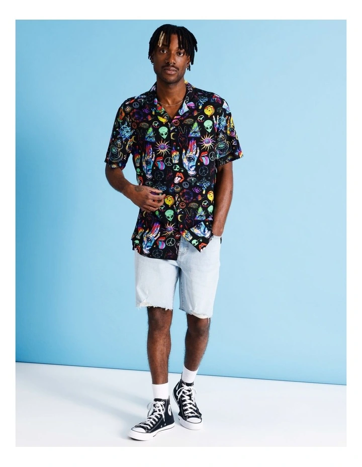 Psychedelic Walk Print Short Sleeve Rayon Shirt in Black