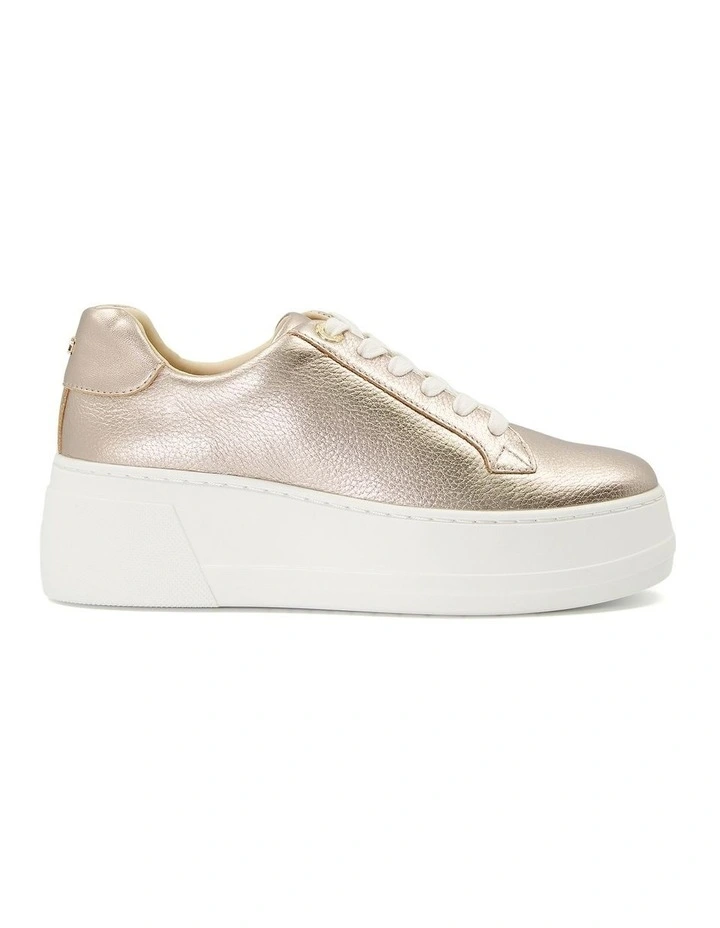 Episode Platform Sneaker in Gold