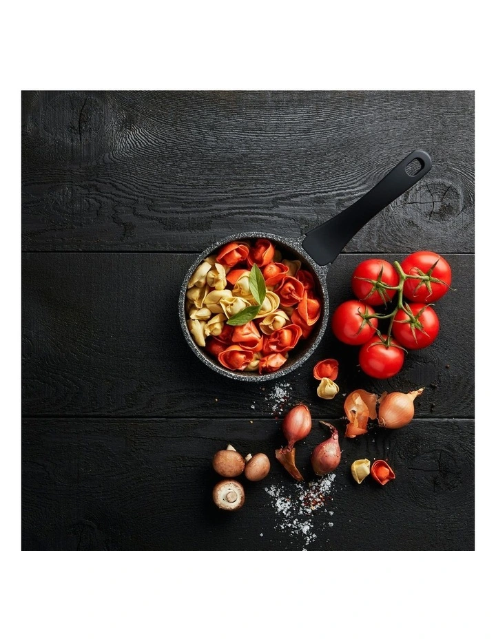 Classic Non-Stick Saucepan with Lid 20cm/2.7L in Black