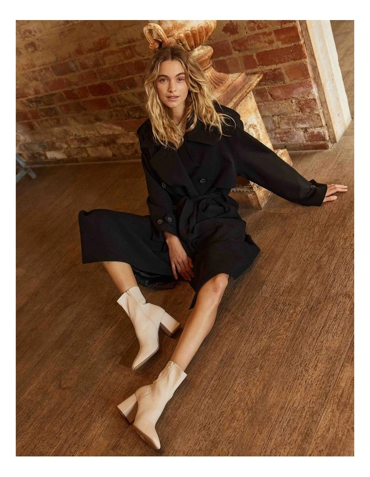 Max Stretch Ankle Boot in Bone