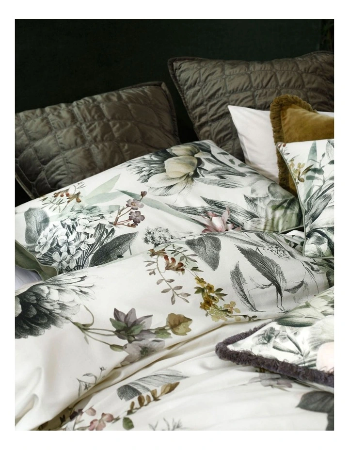 Etoile Quilt Cover Set In Multi