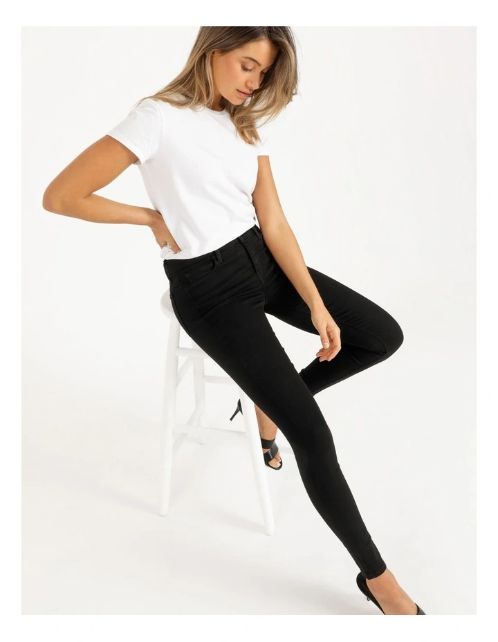 710 Super Skinny Jean in Black
