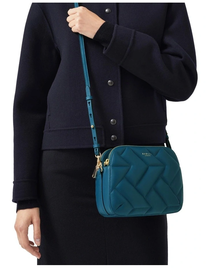 Dukes Place Quilt Medium Zip-Top Crossbody Bag in Blue