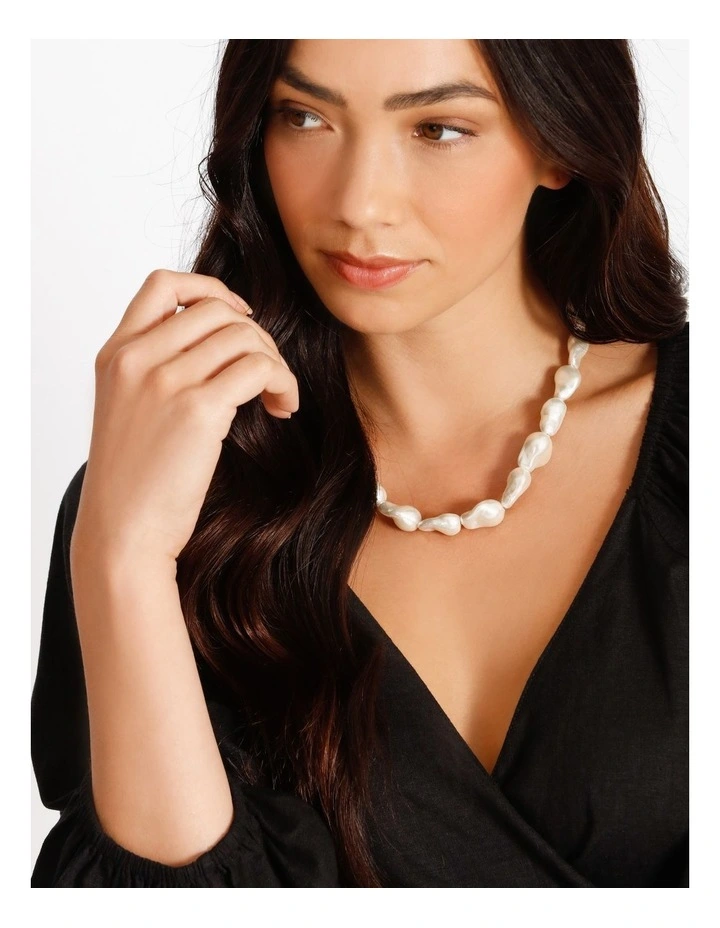 Baroque Pearl Style Necklace in Silver