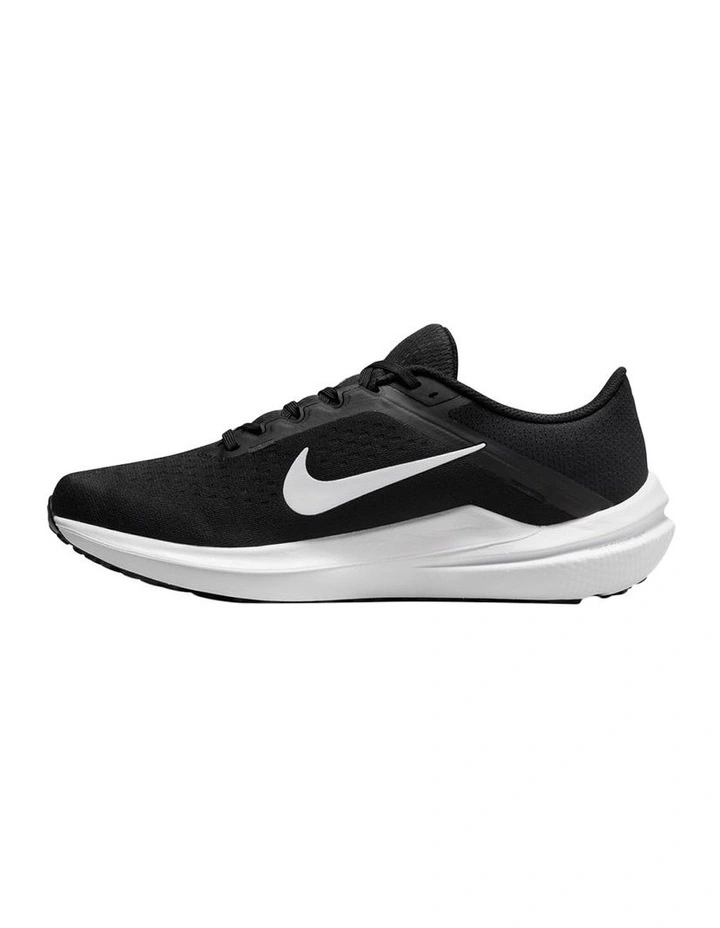 Air Winflo 10 Sport Shoes in Black/White