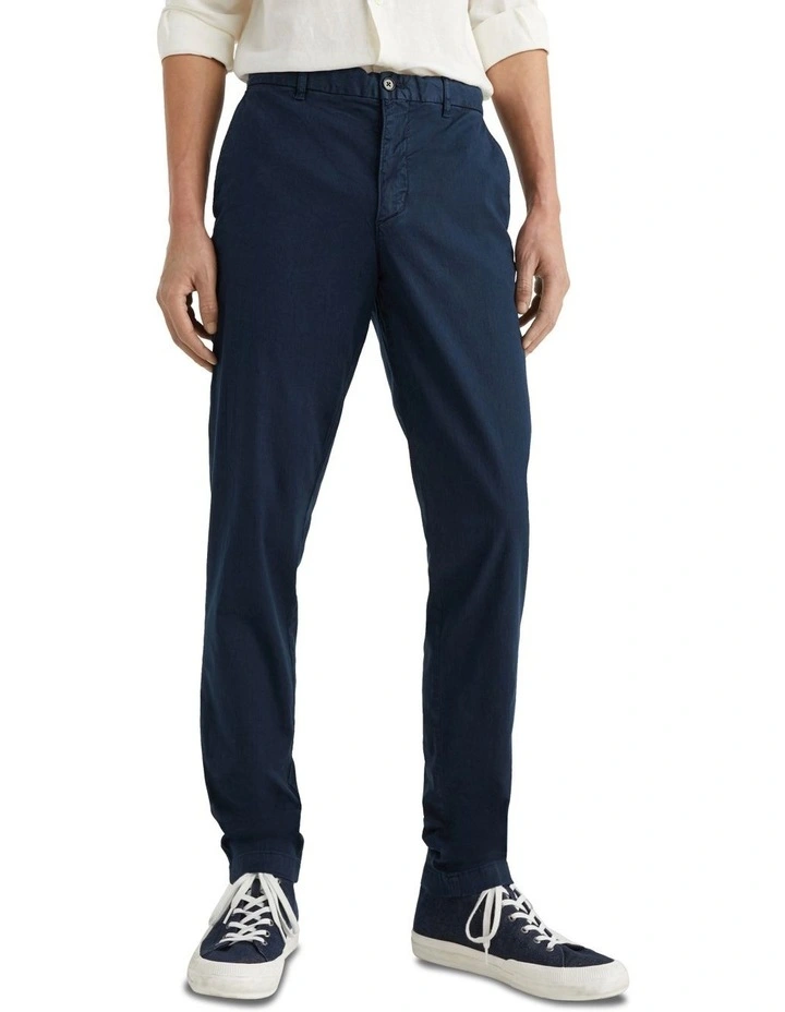 Chelsea Chinolino Pant in Navy