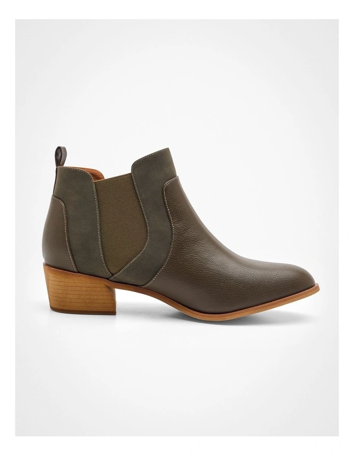 Elastic Gusset Boot in Olive