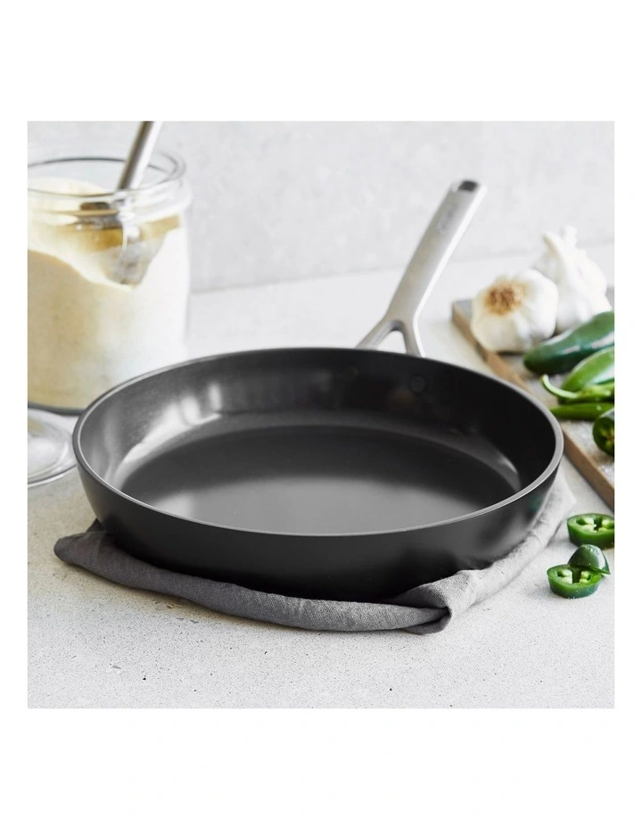 GP5 Frypan 28cm in Black