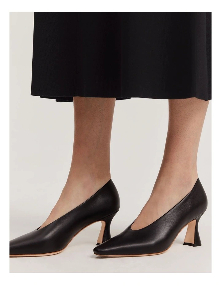 Davina Heel in Black