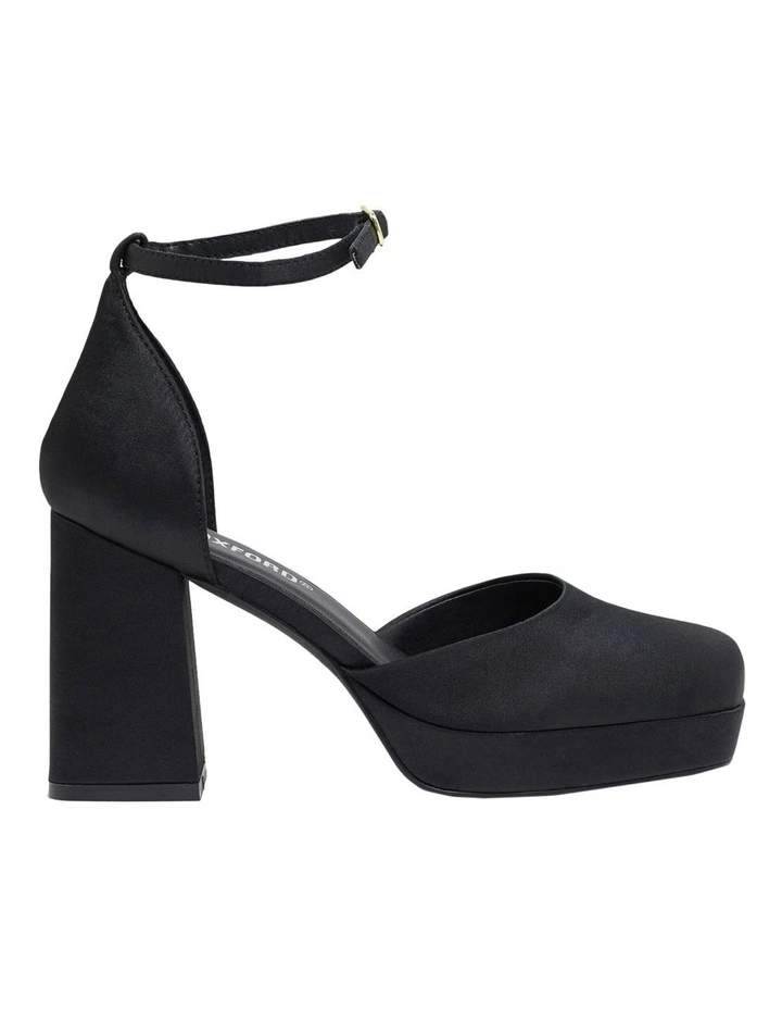 Victoria Closedtoe Platform in Black