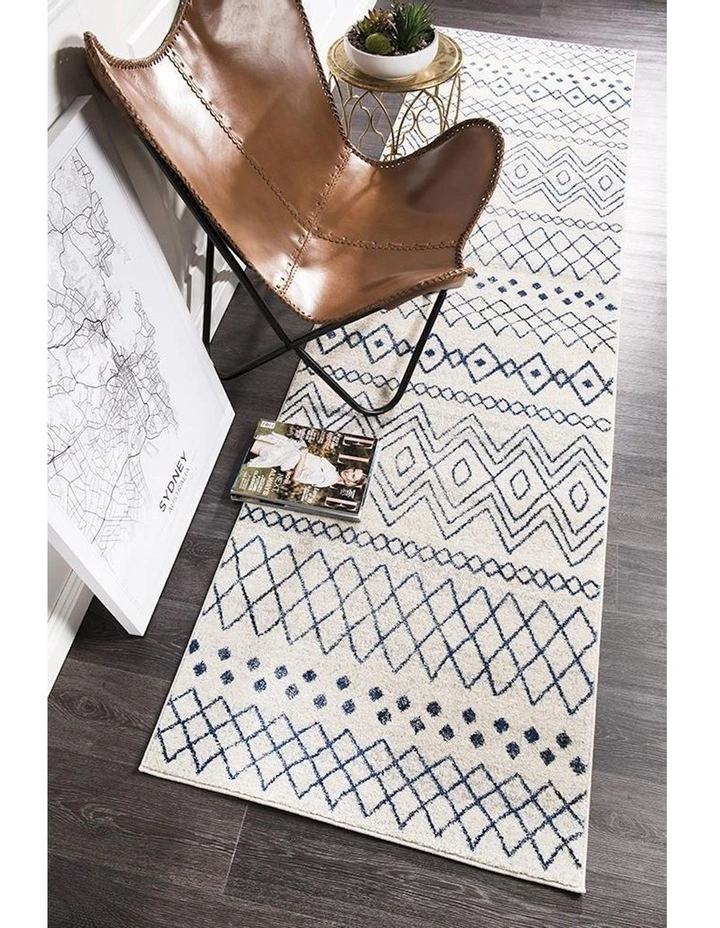 Oasis Nadia Rustic Tribal Runner Rug in White